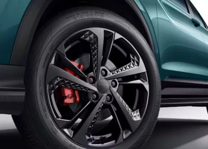 18-Inch Alloy Wheels Sporty Black Edition — Geely Coolray